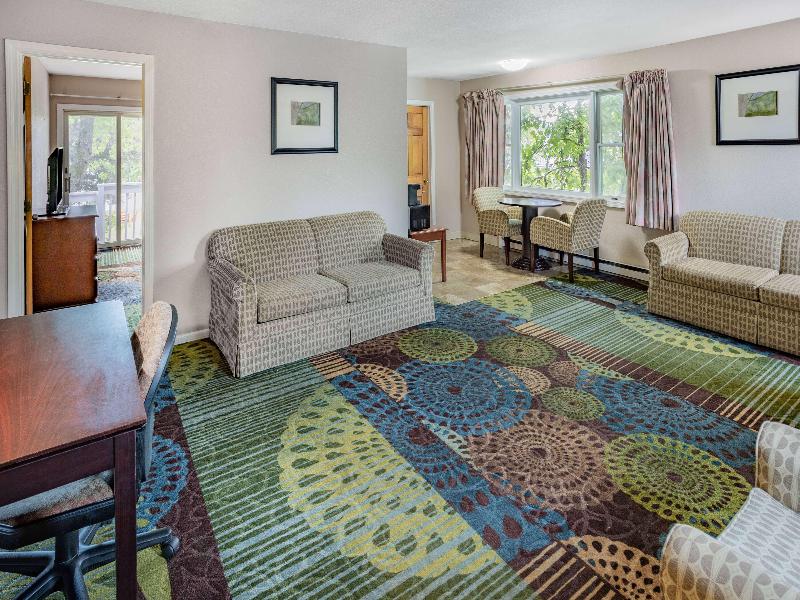 Travelodge By Wyndham Great Barrington Berkshires image
