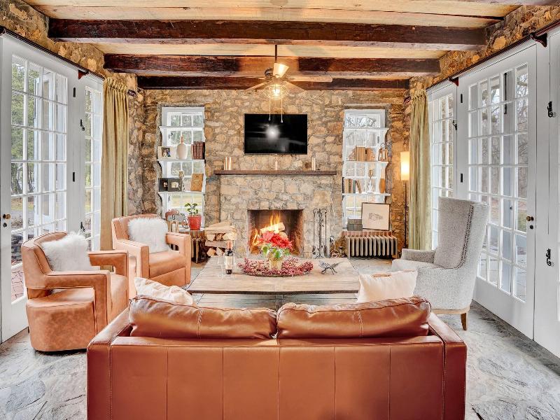 Chimney Hill Farm Estate image