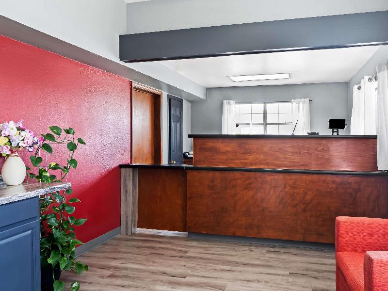 Econo Lodge Kennett image