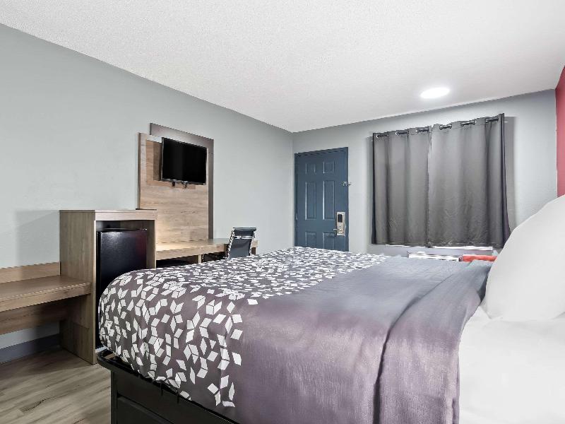 Econo Lodge Kennett image