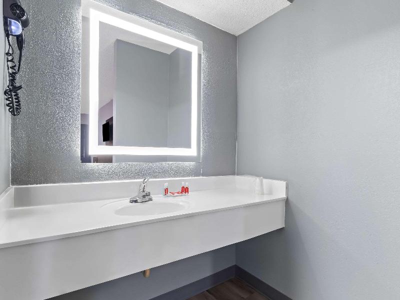 Econo Lodge Kennett image