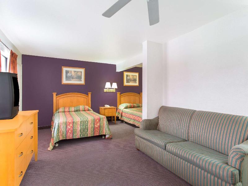 Knights Inn Phoenix at N Black Canyon Hwy image