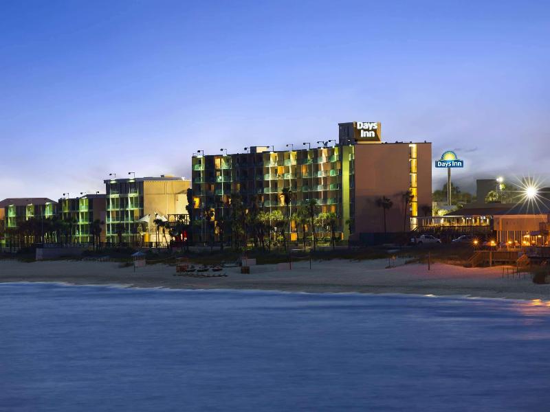 Days Inn By Wyndham Panama City Beach/Ocean Front