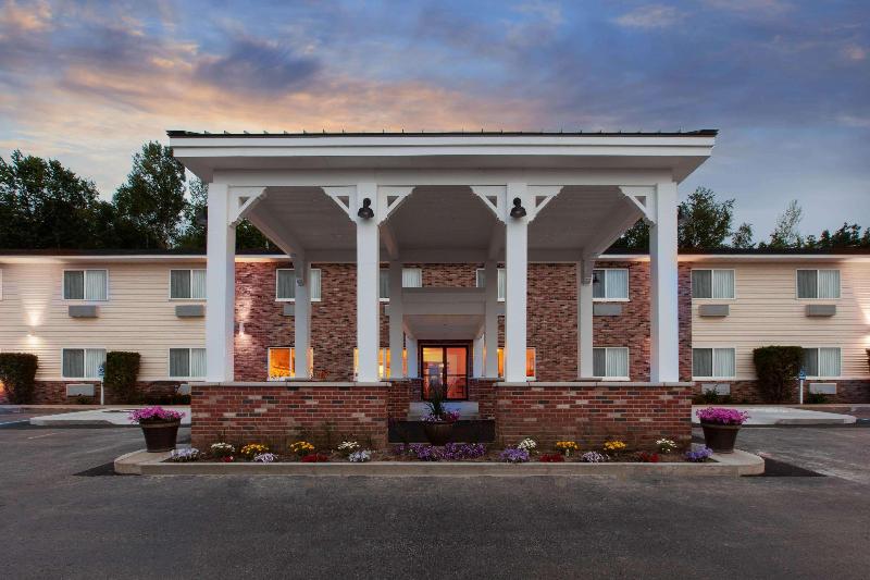 AmericInn by Wyndham Petoskey image