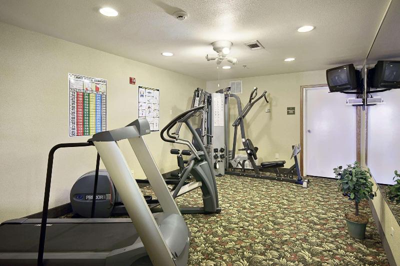 Super 8 By Wyndham Pine Bluff image