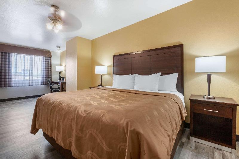 Quality Inn & Suites near Downtown Mesa