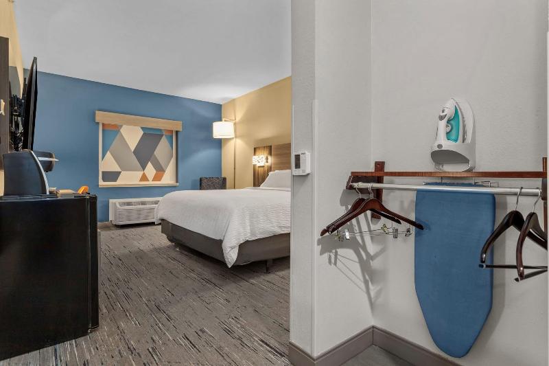 Holiday Inn Express Crockett image