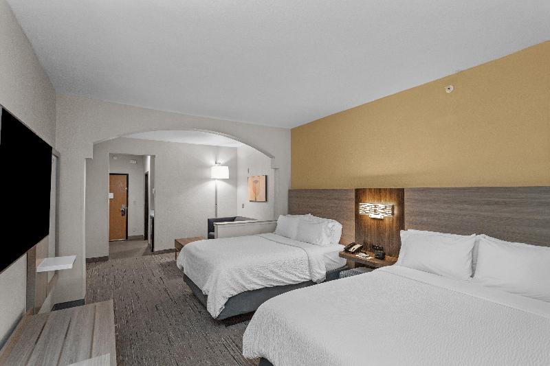 Holiday Inn Express Crockett image 3