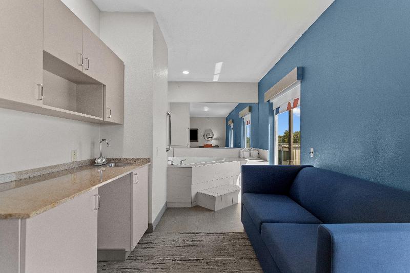Holiday Inn Express Crockett image