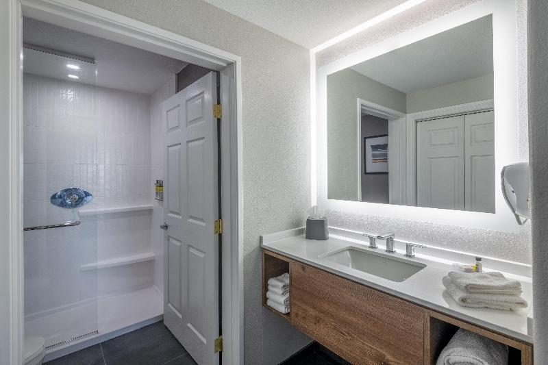 Staybridge Suites Phoenix-Glendale image