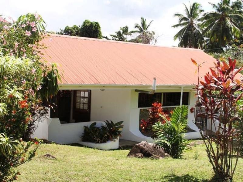 Daniella's Bungalows image
