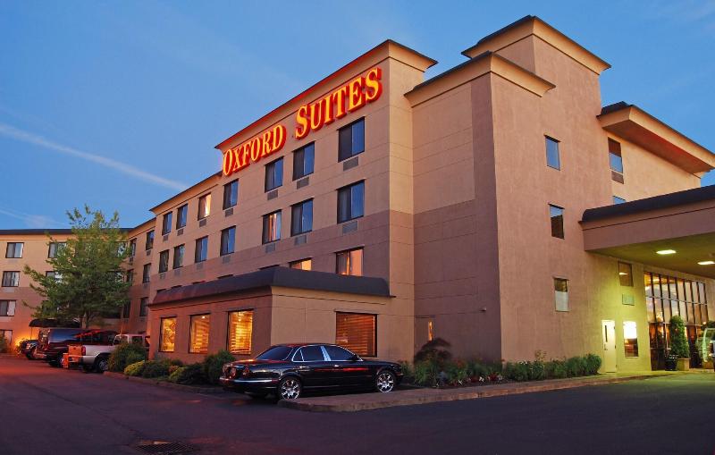 Oxford Suites Portland - Jantzen Beach image