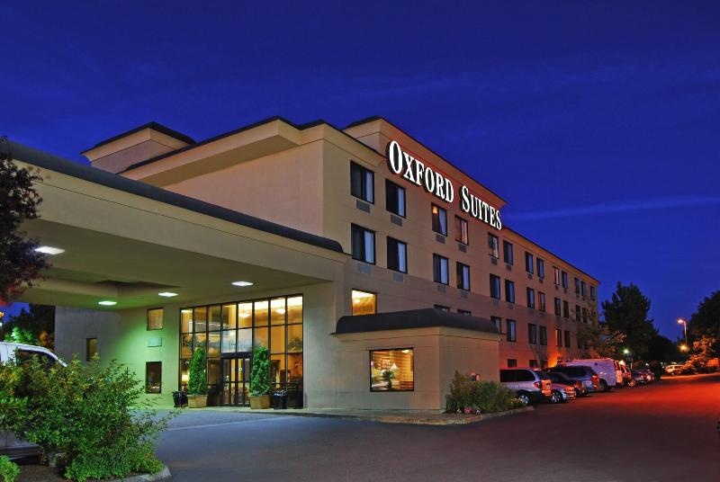 Oxford Suites Portland - Jantzen Beach image