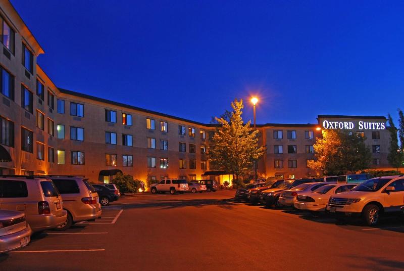 Oxford Suites Portland - Jantzen Beach image