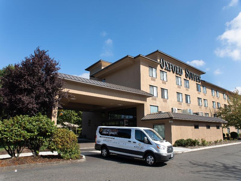 Oxford Suites Portland - Jantzen Beach image