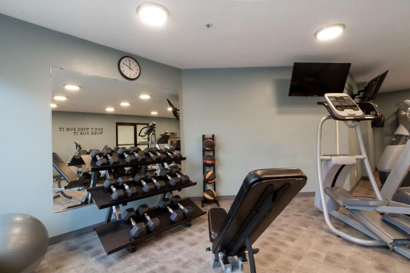 Oxford Suites Portland - Jantzen Beach image
