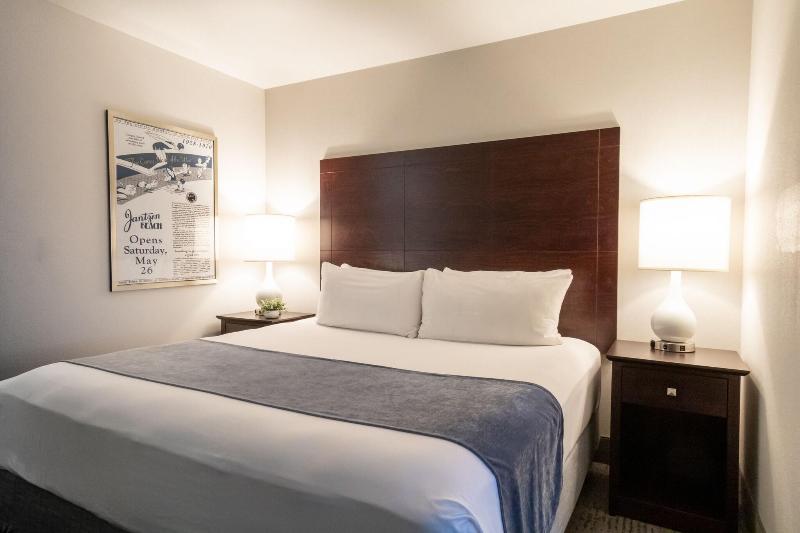 Oxford Suites Portland - Jantzen Beach image