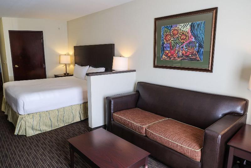 Oxford Suites Portland - Jantzen Beach image