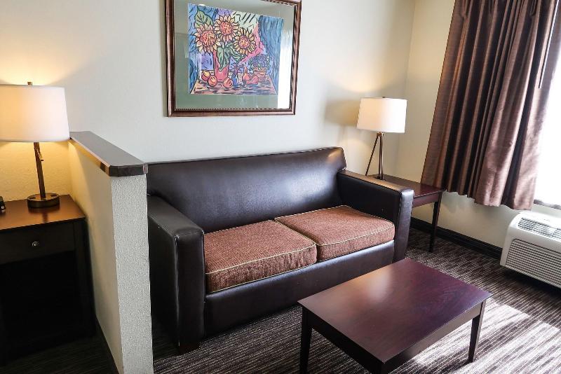 Oxford Suites Portland - Jantzen Beach image