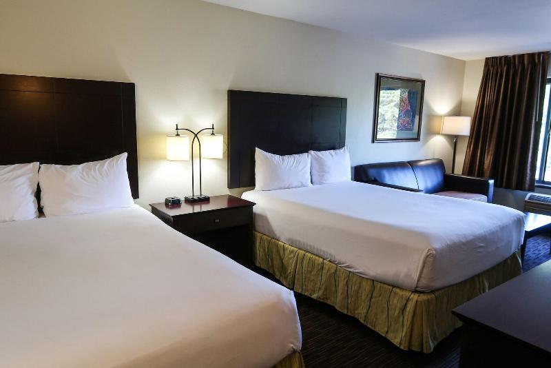 Oxford Suites Portland - Jantzen Beach image