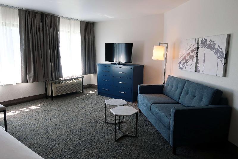 Oxford Suites Portland - Jantzen Beach image