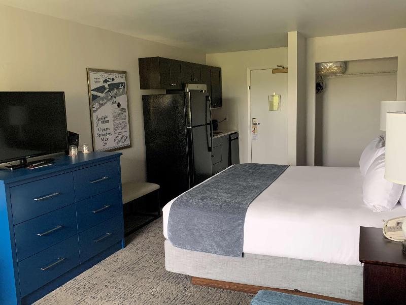 Oxford Suites Portland - Jantzen Beach image