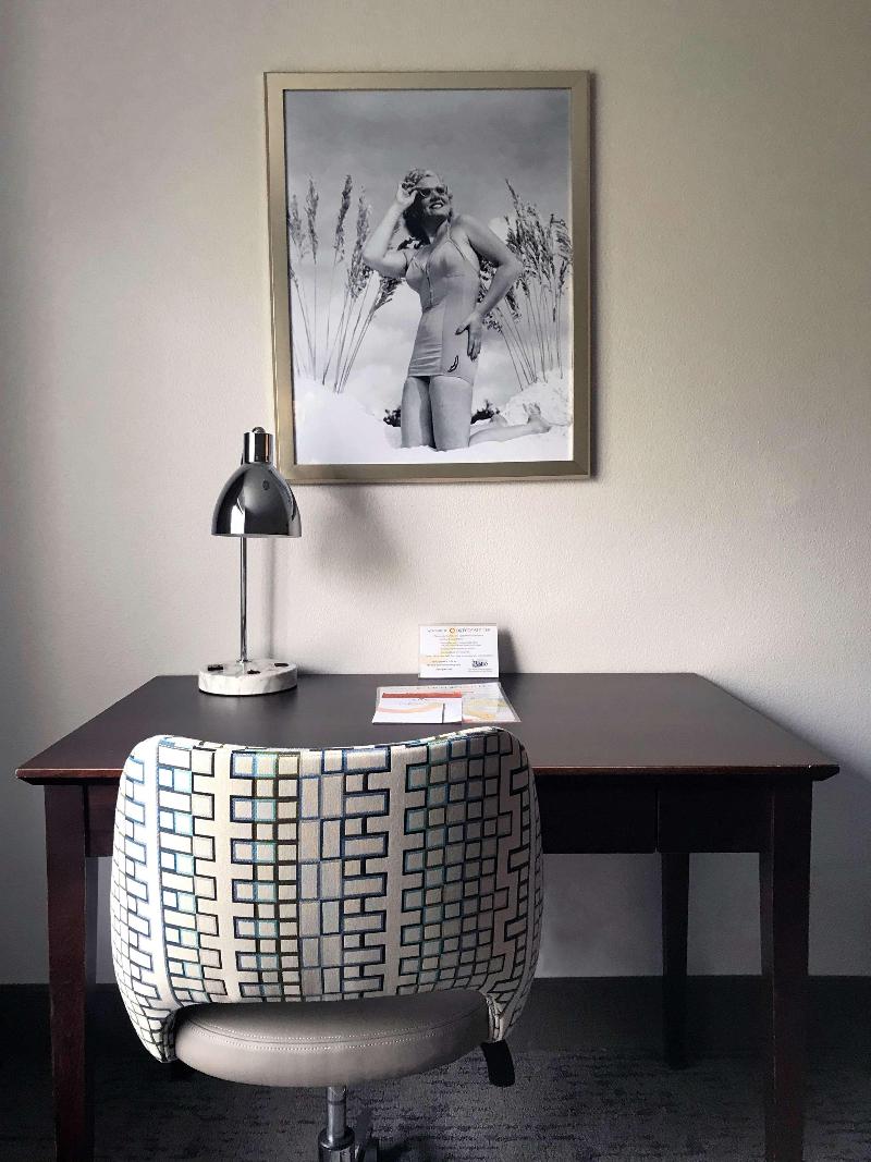 Oxford Suites Portland - Jantzen Beach image