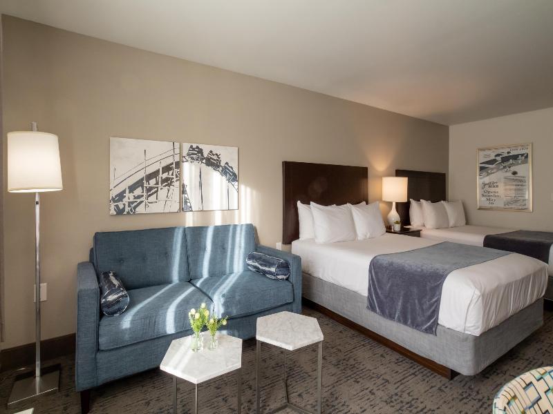 Oxford Suites Portland - Jantzen Beach image