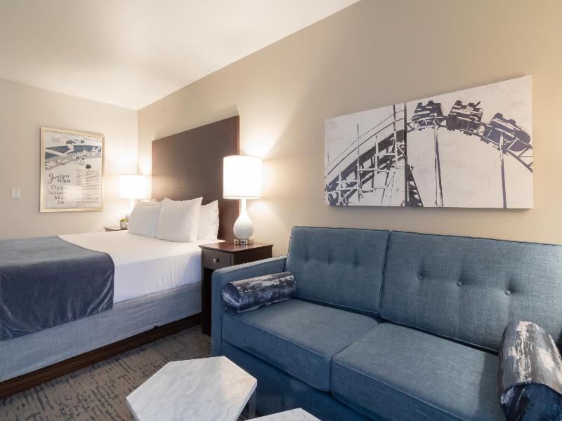 Oxford Suites Portland - Jantzen Beach image