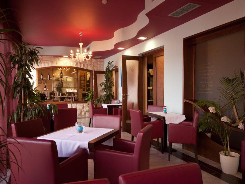 Hotel Zlatna Vala image