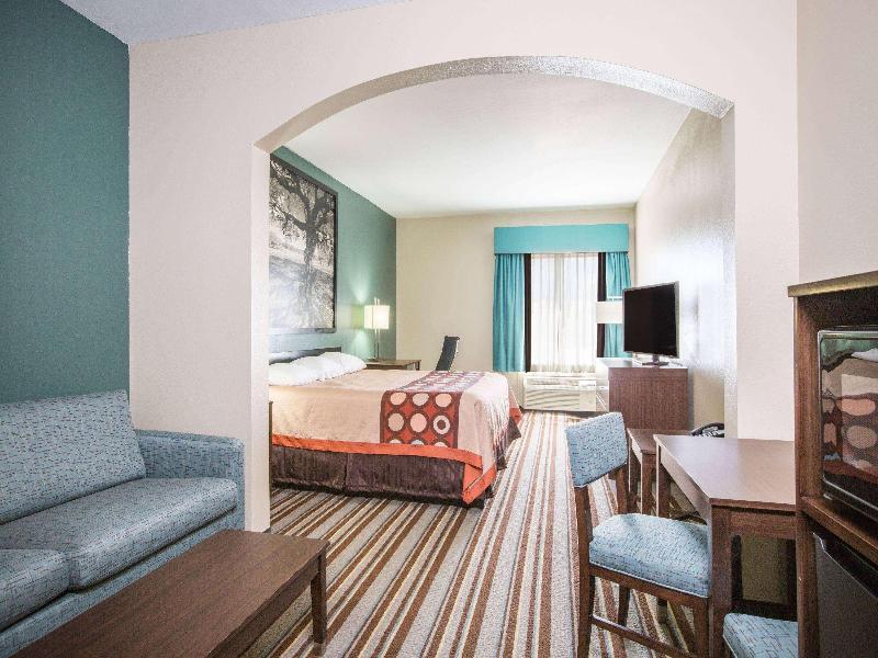 1 King Bed, Mobility/Hearing Accessible Room, Bathtub w/Grab Bars, Non-Smoking