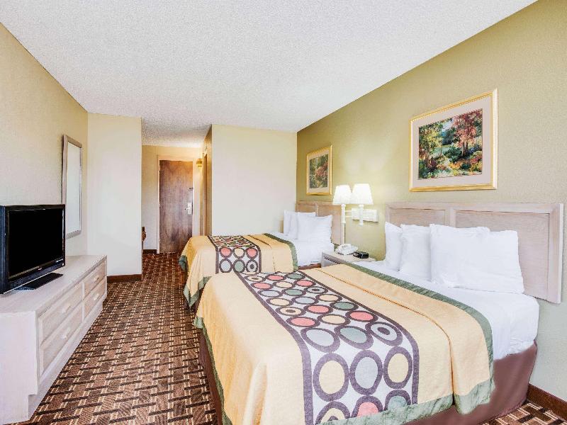 Super 8 By Wyndham Port Clinton image