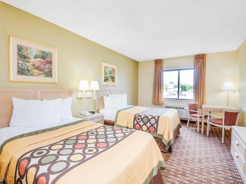 Super 8 By Wyndham Port Clinton image