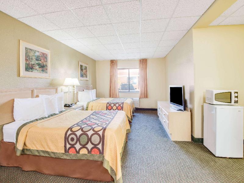 Super 8 By Wyndham Port Clinton image