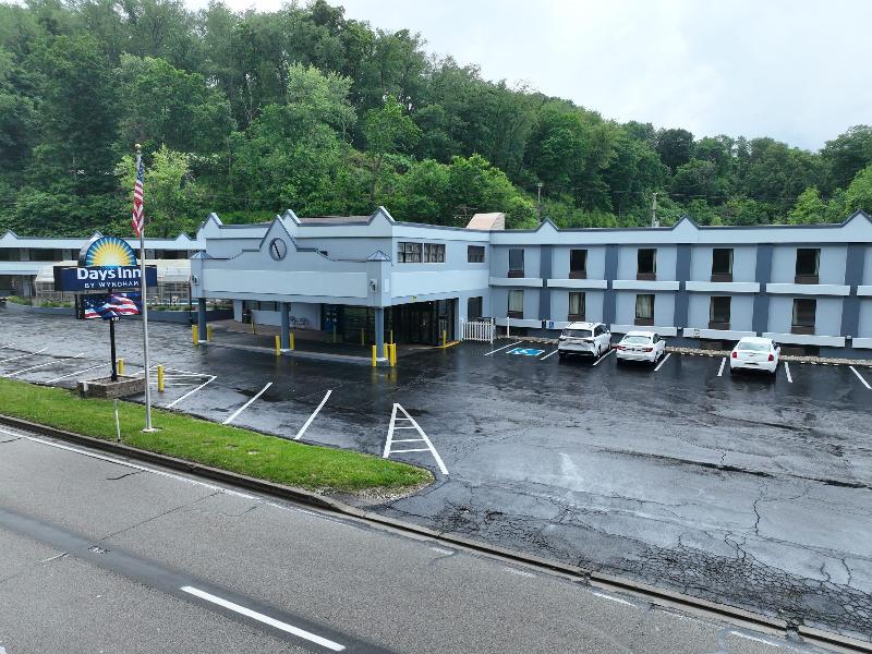 Days Inn By Wyndham Pittsburgh — general view