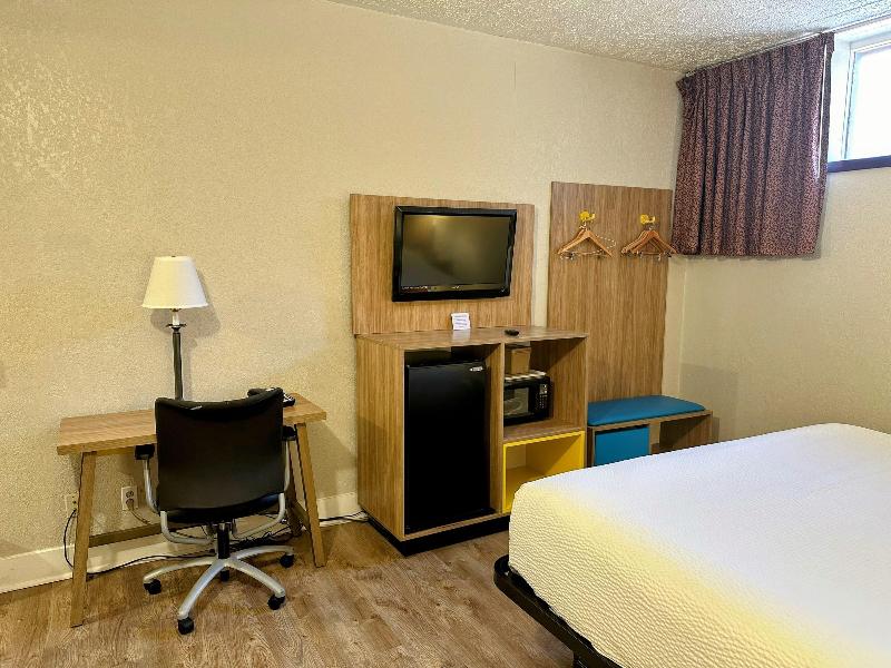 Days Inn By Wyndham Pittsburgh image