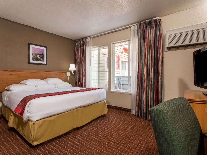 Ramada By Wyndham Portland image