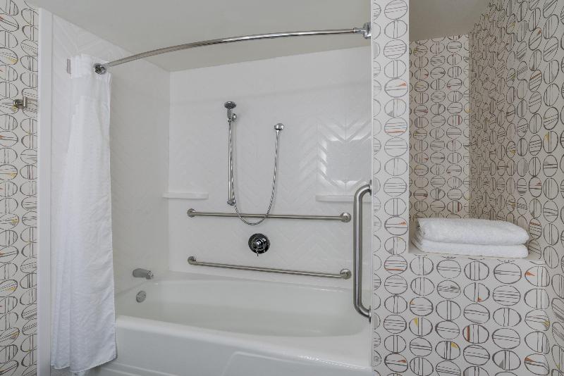 Holiday Inn & Suites Pittsfield-Berkshires photo 23