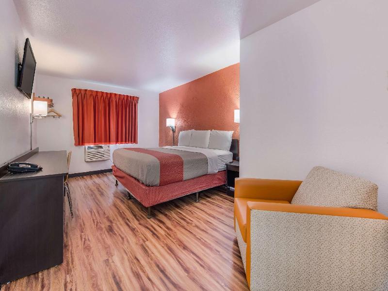 Motel 6 Saint Paul, MN - I-94. image