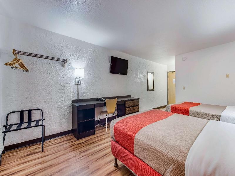 Motel 6 Saint Paul, MN - I-94. image