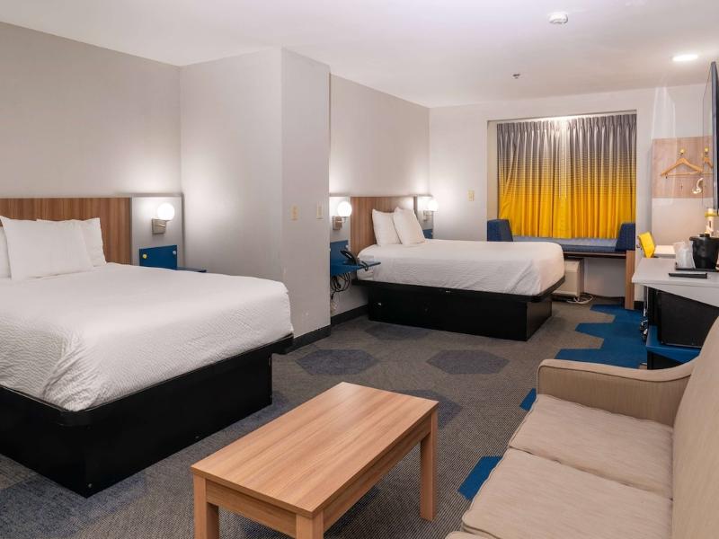 Microtel Inn & Suites By Wyndham Pigeon Forge image