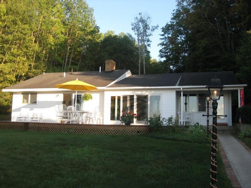 Bay Inn of Petoskey image