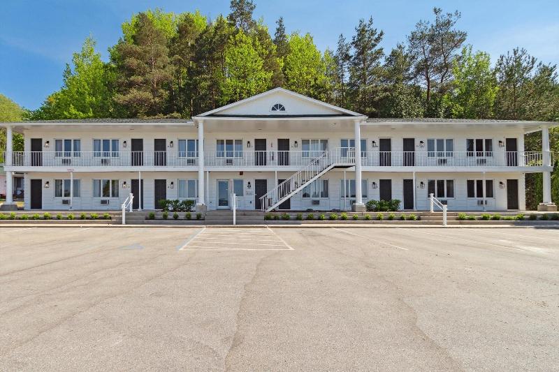 Bay Inn of Petoskey image