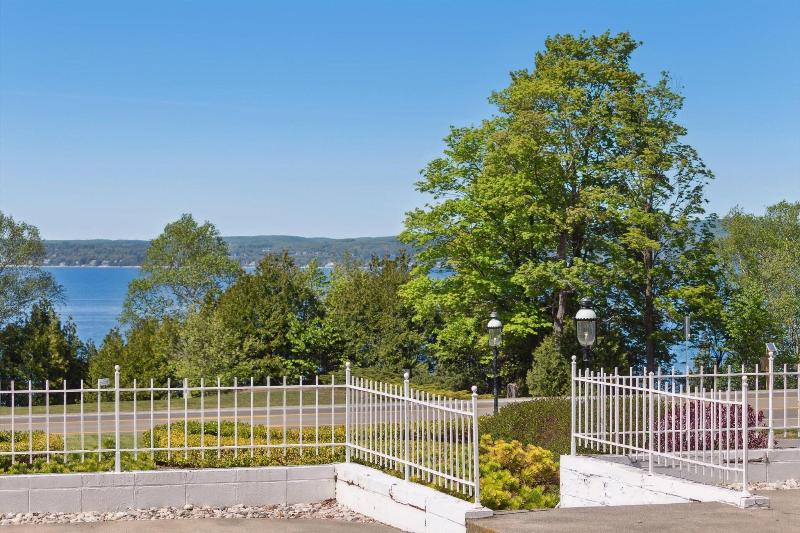 Bay Inn of Petoskey image