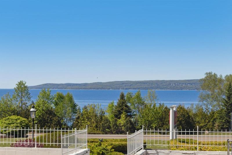 Bay Inn of Petoskey image