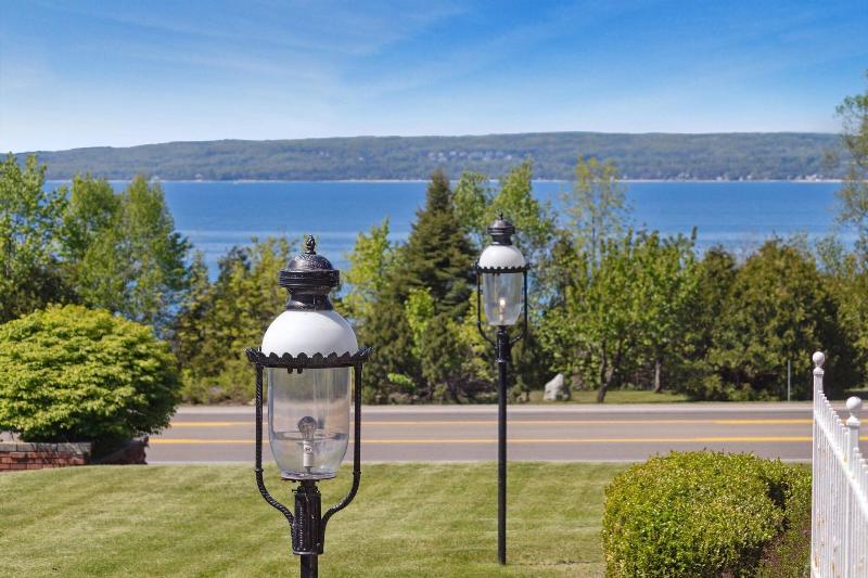 Bay Inn of Petoskey image