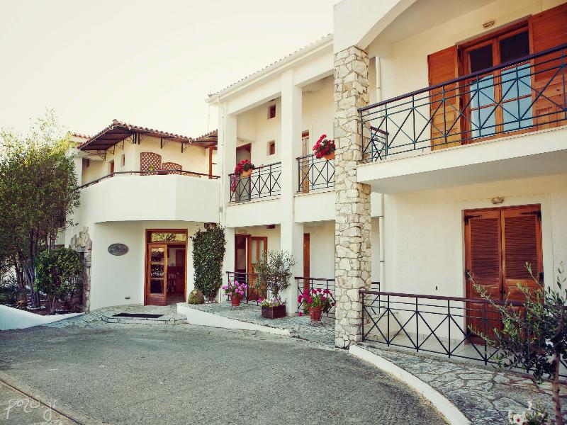 Grekis Hotel & Apartments