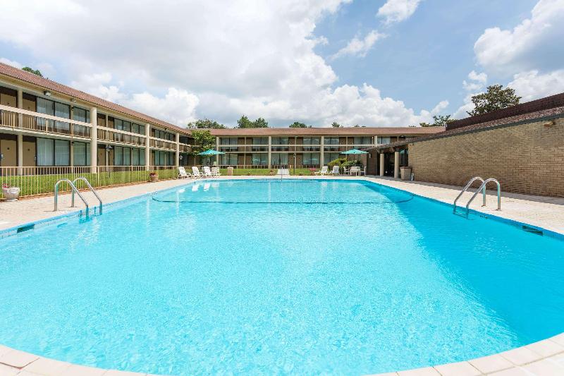 Clarion Inn Southern Pines - Pinehurst image