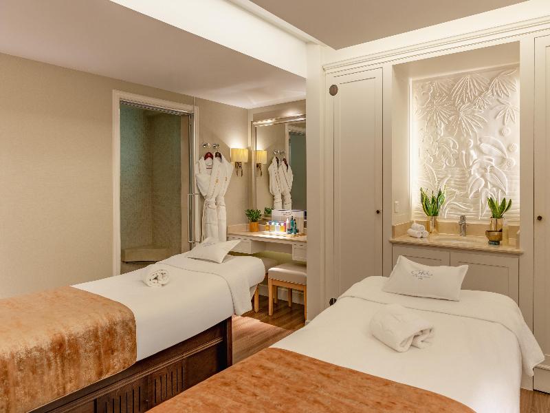 Shangri-La Hotel Paris image