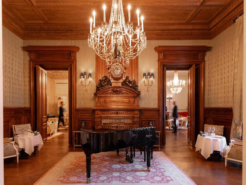 Shangri-La Hotel Paris image